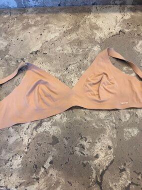 SKIMS Soft Stretch Wireless Bra in Light Beige